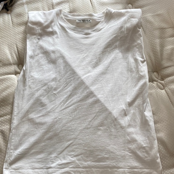 Zara White Sleeveless Top with Blue Wide Leg Jeans - Picture 4 of 5